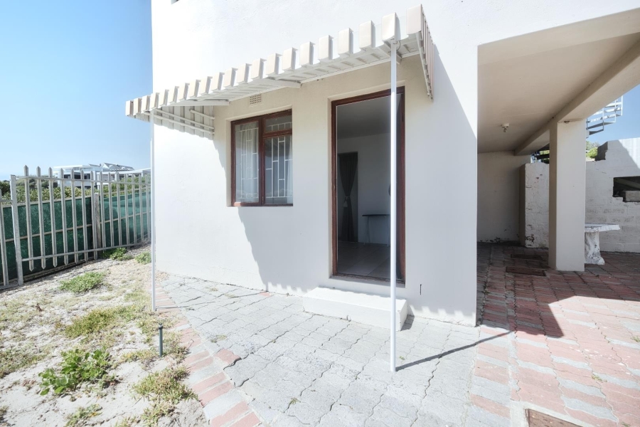 5 Bedroom Property for Sale in De Kelders Western Cape